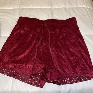 Maurices Wine Floral Eyelet Shorts (M)